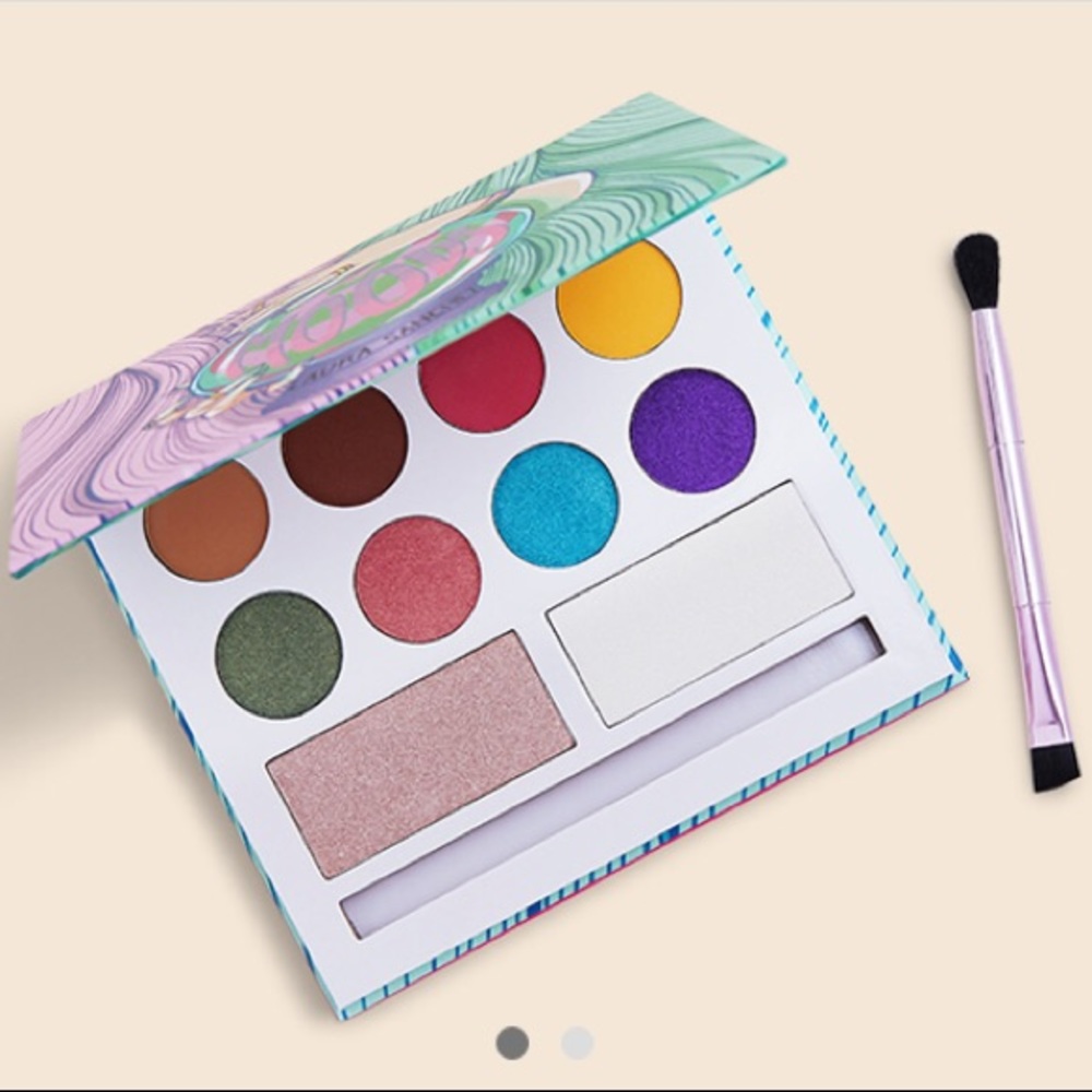 Moods eyeshadow palette by Laura Sanchez